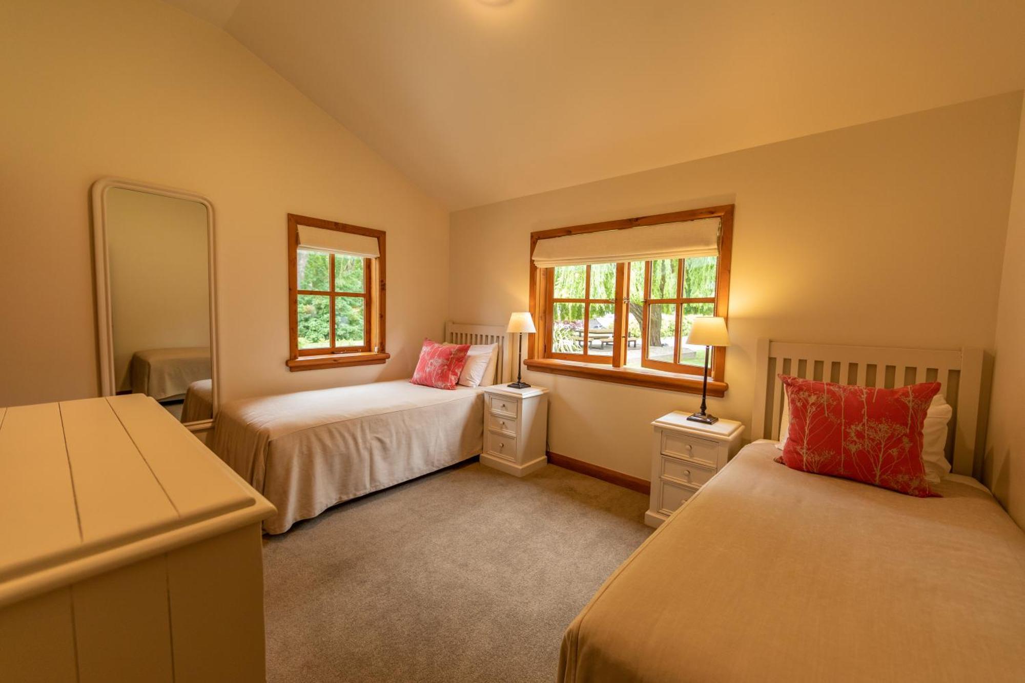 Wanaka Homestead Lodge & Cottages Экстерьер фото